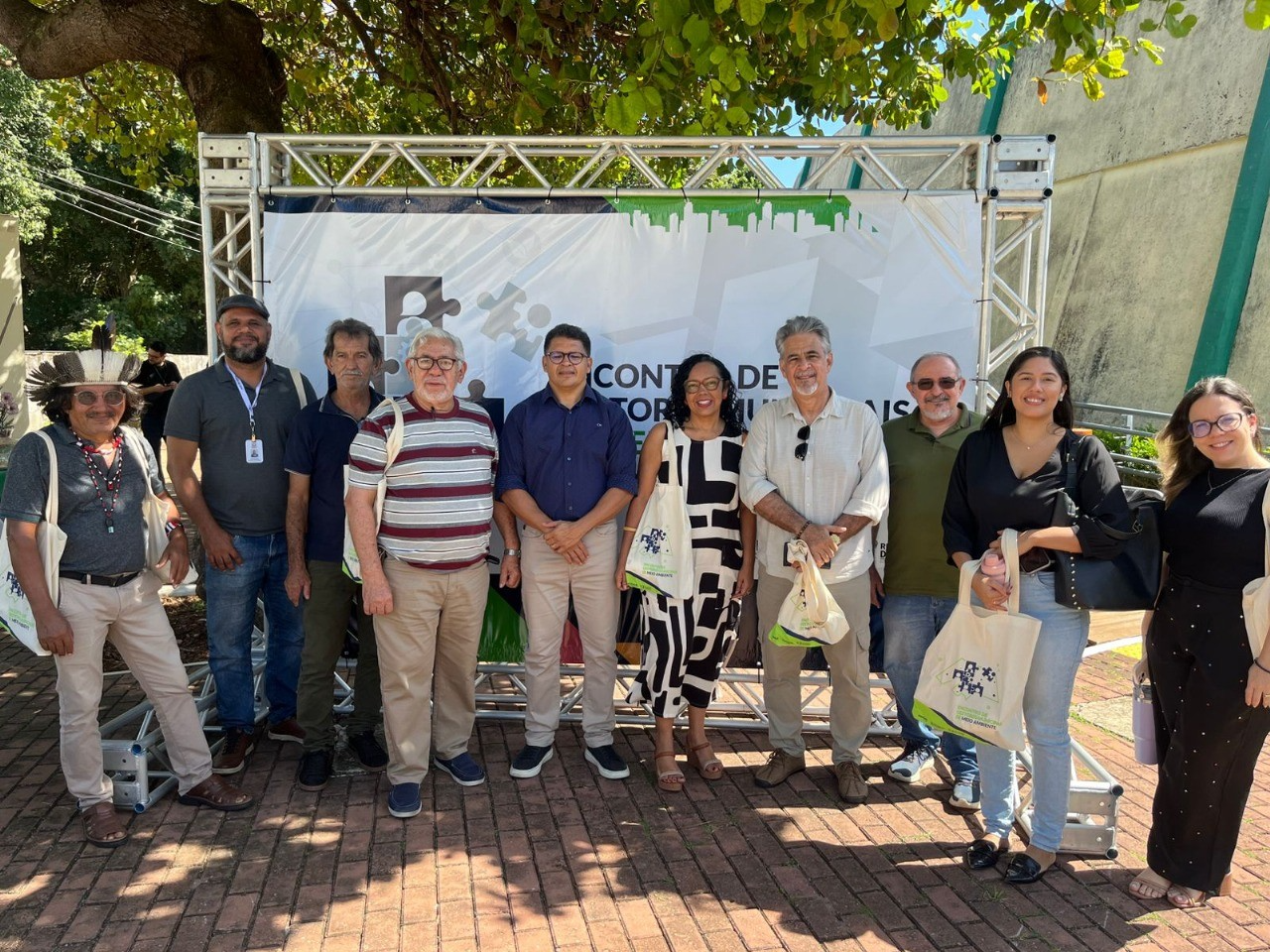 PARTICIPAMOS QUINTA-FEIRA, 21.01, DO ENCONTRO DE CONSÓRCIOS PÚBLICOS INTERMUNICIPAIS, REALIZADO NO AUDITÓRIO DO IDEMA, ONDE ABORDAMOS, DISCUTIMOS E TIRAMOS RESOLUÇÃO SOBRE LICENCIAMENTO AMBIENTAL REGIONAL CONSORCIADO.